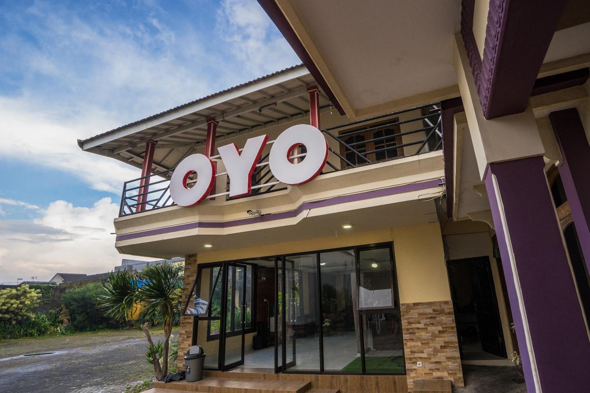 Oyo Bunga Matahari Guest House And Hotel Batu  Esterno foto