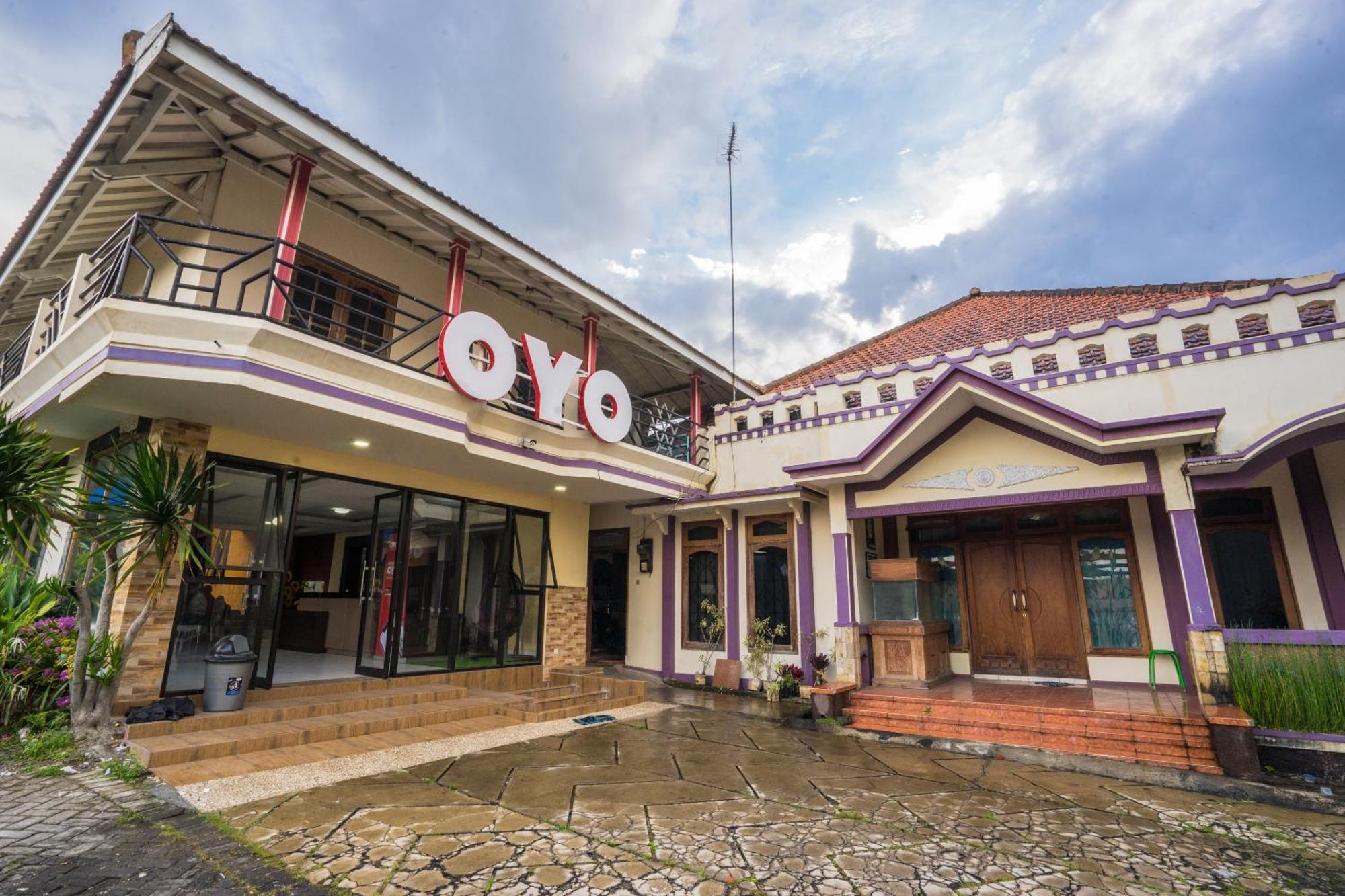 Oyo Bunga Matahari Guest House And Hotel Batu  Esterno foto